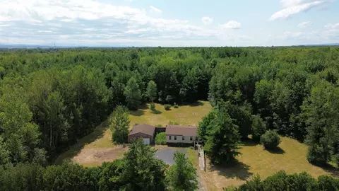 83 Hyde Rd, Grand Isle, VT 05458
