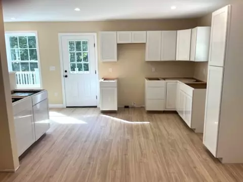 Kitchen - Colonial Circle, Harrison, ME 04040 photo 1 of 1