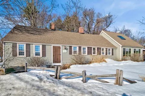 92 Main St, Atkinson, NH 03811