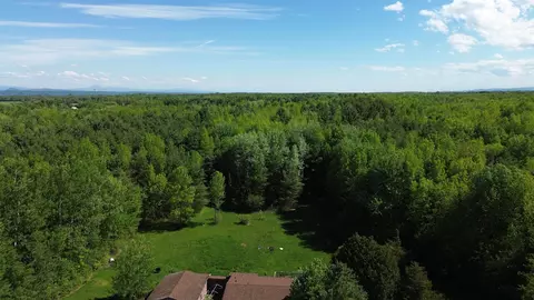 83 Hyde Rd, Grand Isle, VT 05458
