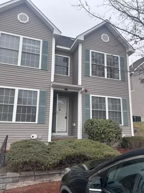 25 Shadowbrook Dr #B, Hudson, NH 03051