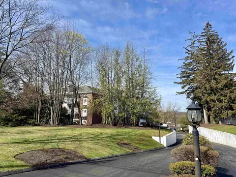 490 River Rd #31, Manchester, NH 03104