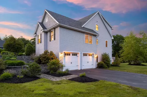 25 Schooner Dr, Dover, NH 03820
