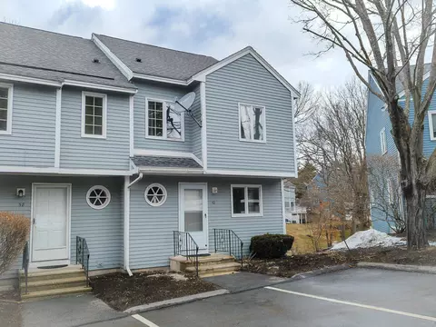 60 Merrimack Dr #43, Merrimack, NH 03054