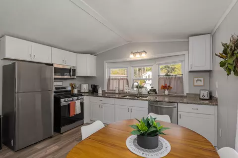7 Lynn Ln, Rochester, NH 03867