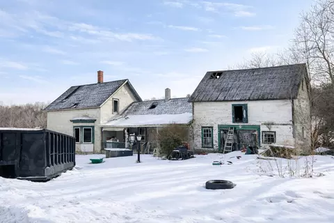 6 Raymond St, Lyndonville, VT 05851