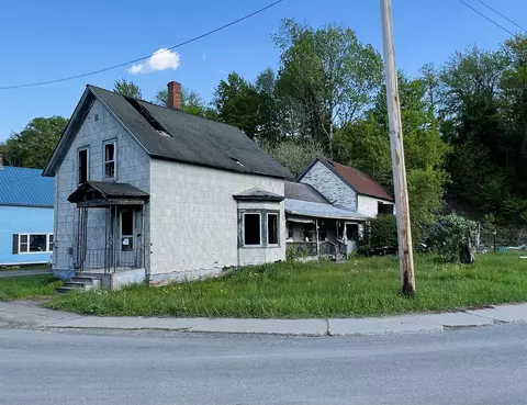 6 Raymond St, Lyndonville, VT 05851