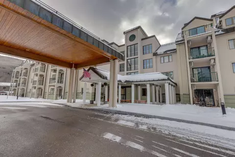 48 Cooper Memorial Dr #413, Lincoln, NH 03251