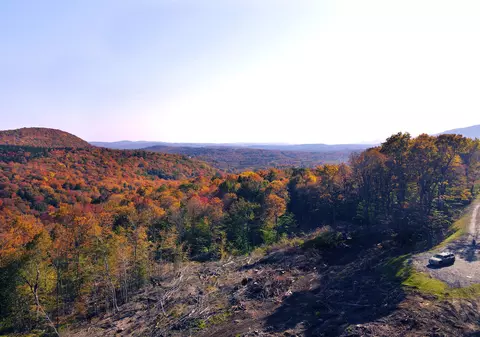 10 Overlook Dr, Dover, VT 05356