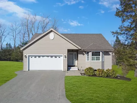 12 Hemlock Dr, Newton, NH 03858