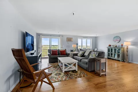 Living - 407 Ocean Blvd #B11, Hampton, NH 03842 photo 1 of 4