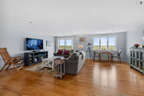 Living - 407 Ocean Blvd #B11, Hampton, NH 03842 photo 3 of 4