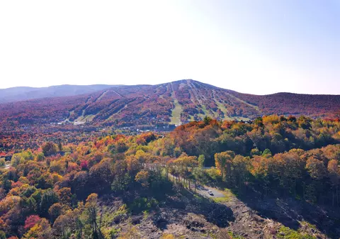 16 Overlook Dr, Dover, VT 05356