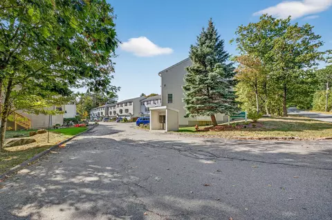 620 Hackett Hill Rd, Manchester, NH 03102