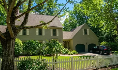29 Lexington Dr, Atkinson, NH 03811
