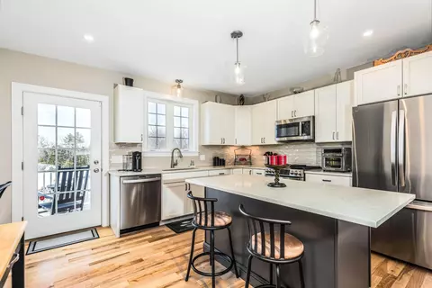 42 Green Rd, Newmarket, NH 03857
