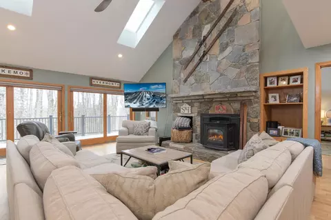 28 Mountain View Dr, Ludlow, VT 05149