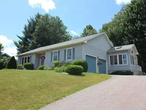 26 Cabot Dr, Essex Junction, VT 05452