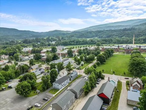 13 Gardner Ln # B, Waterbury, VT 05676