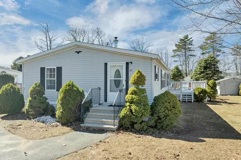 69 Oak Dr, North Hampton, NH 03862