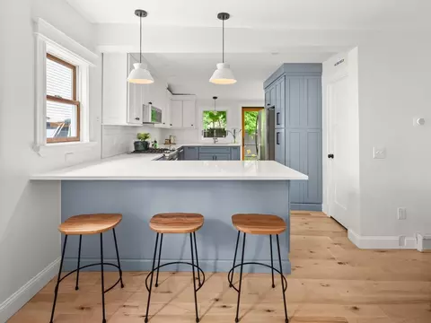 11 Poplar St, Burlington, VT 05401