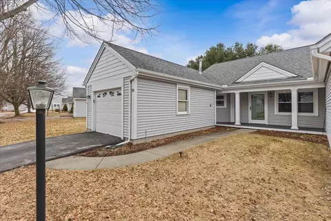 16 Clover Dr #5D, Essex Junction, VT 05452