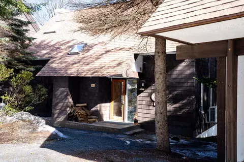 60 Hilltop Rd #60, Winhall, VT 05340