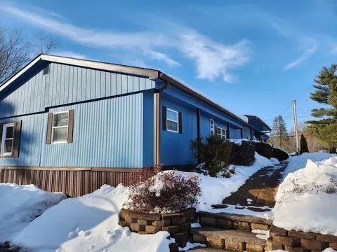 1 Regina Ave, Raymond, NH 03077