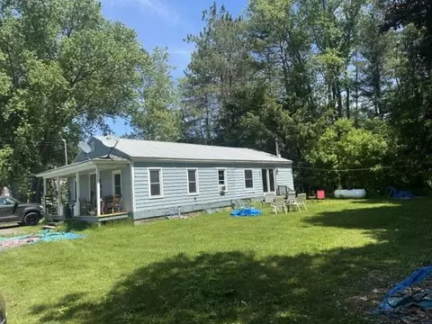 612 Pleasant St, Saint Johnsbury, VT 05819