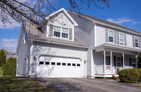 34 Lavoie Dr, Essex Junction, VT 05452