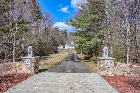 43 Lampton Dr, Derry, NH 03038