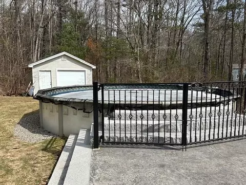 Exterior - 43 Lampton Dr, Derry, NH 03038 photo 8 of 11