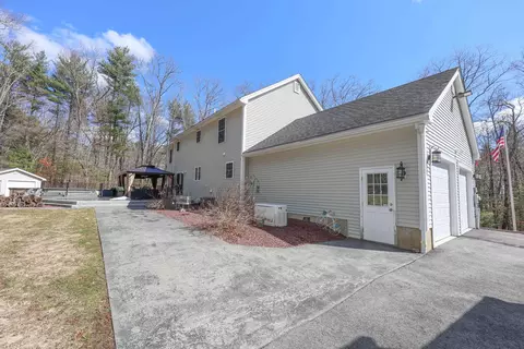Exterior - 43 Lampton Dr, Derry, NH 03038 photo 9 of 11