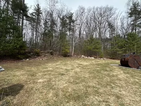 Exterior - 43 Lampton Dr, Derry, NH 03038 photo 6 of 11
