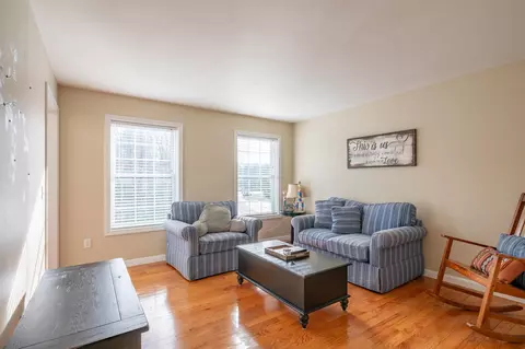 Living - 43 Lampton Dr, Derry, NH 03038 photo 5 of 6