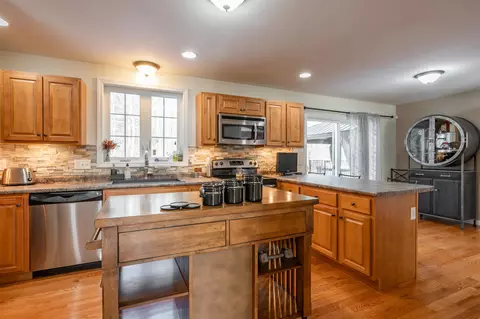 Kitchen - 43 Lampton Dr, Derry, NH 03038 photo 2 of 3