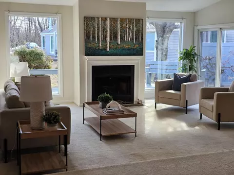 16 Walden Pond Dr, Nashua, NH 03064