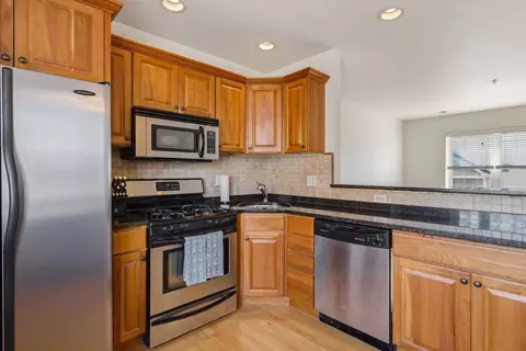 1039 Islington St #4, Portsmouth, NH 03801