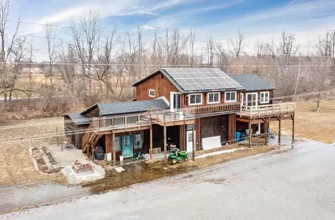 95 Center Bay Rd, Alburgh, VT 05440