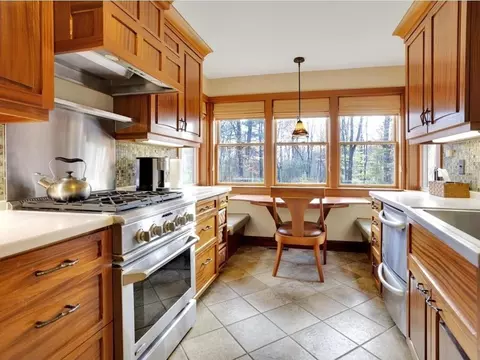 Kitchen - 71-73 Highlands Dr, Williston, VT 05495 photo 2 of 3