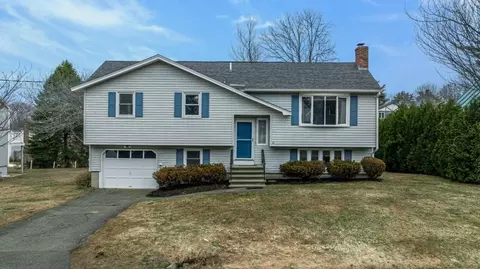 68 Airport Dr, York, ME 03909