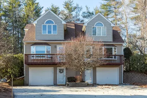 15 Newells Meadow Ln, Derry, NH 03038