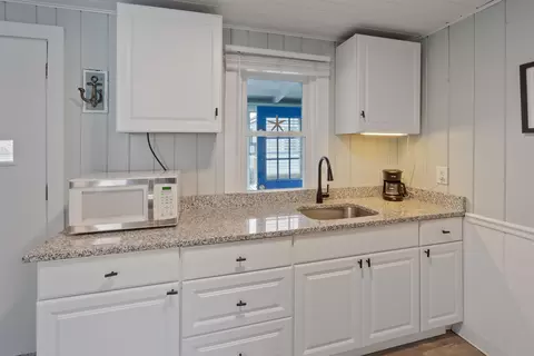 Kitchen - 15 Riverview Ter, Hampton, NH 03842 photo 3 of 8