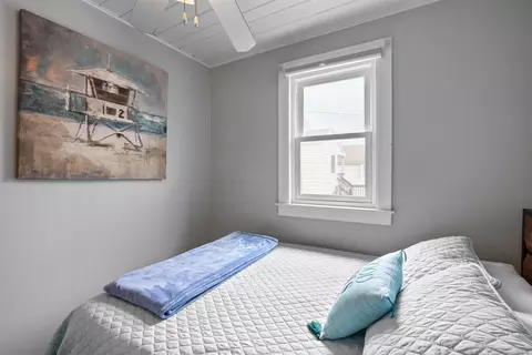 Bedroom - 15 Riverview Ter, Hampton, NH 03842 photo 2 of 11
