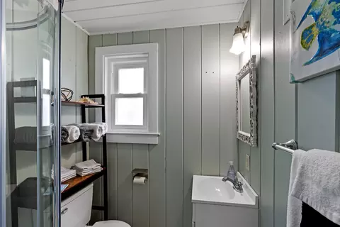 Bath - 15 Riverview Ter, Hampton, NH 03842 photo 1 of 5
