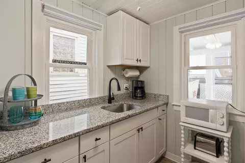 Kitchen - 15 Riverview Ter, Hampton, NH 03842 photo 5 of 8