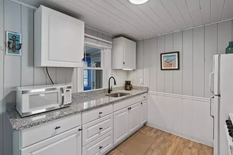 Kitchen - 15 Riverview Ter, Hampton, NH 03842 photo 1 of 8