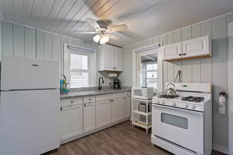Kitchen - 15 Riverview Ter, Hampton, NH 03842 photo 4 of 8