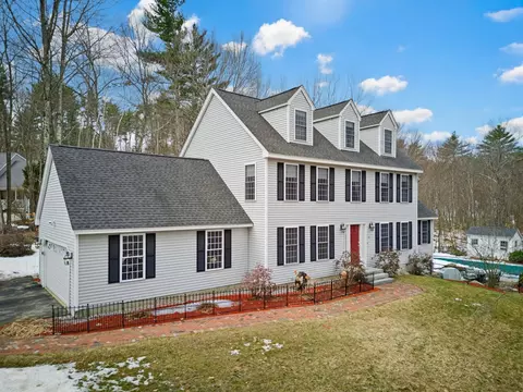 43 Hampshire Hills Dr, Bow, NH 03304