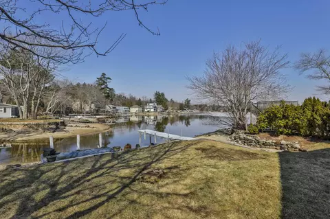 105 Conleys Grove Rd, Derry, NH 03038